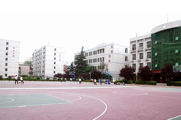 河南省财经学校篮球场